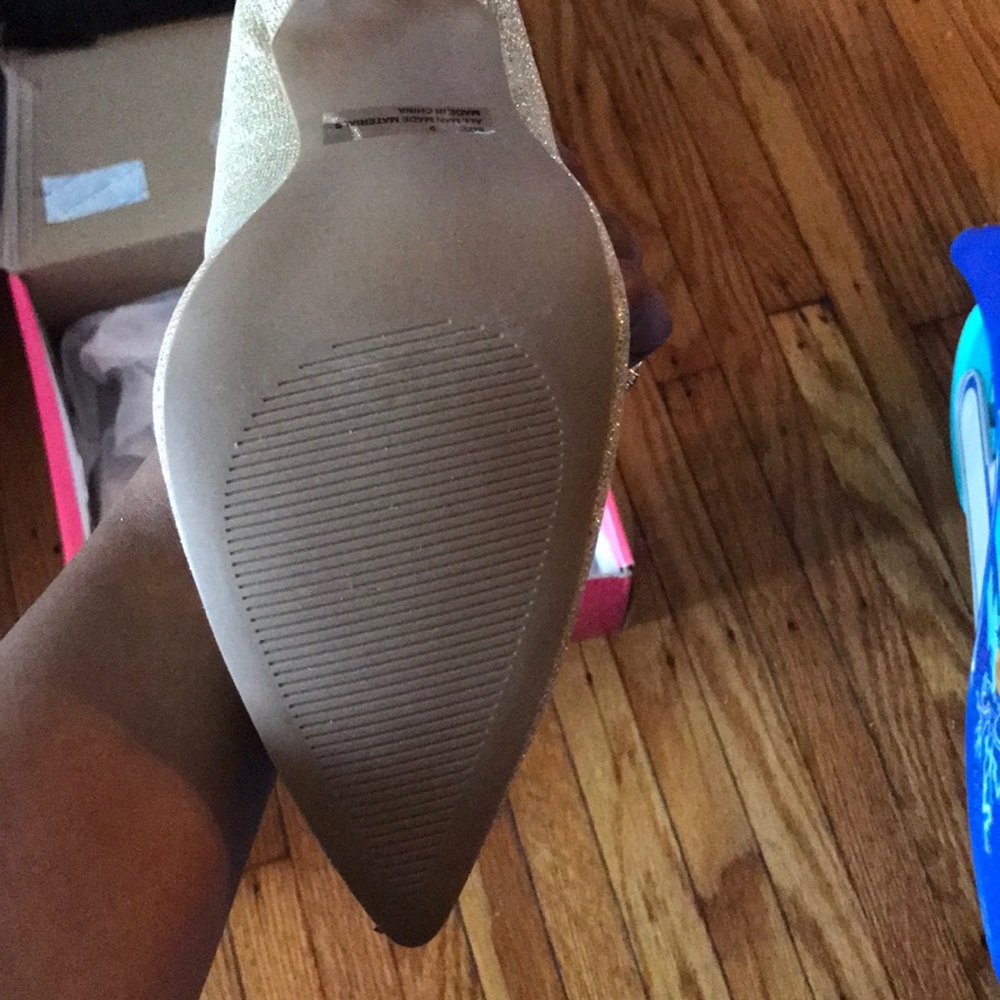 Shoes - Picture 3 of 4